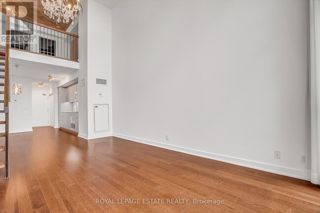 Building Photo - 5 Hanna Ave