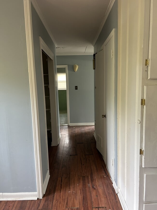 Building Photo - 1203 Caroline Dr