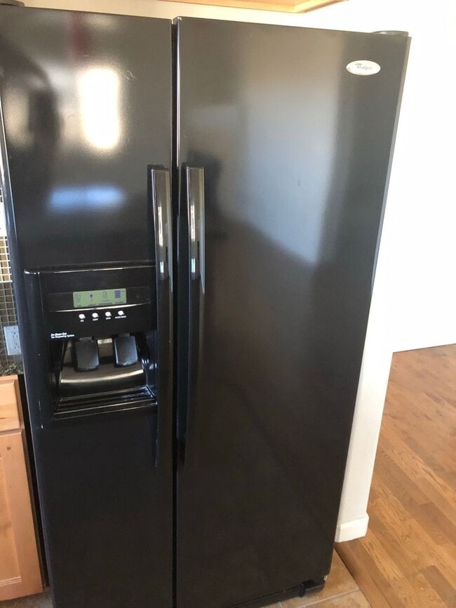 Building Photo - Stunning Clocktower Penthouse Condo with mountain views!