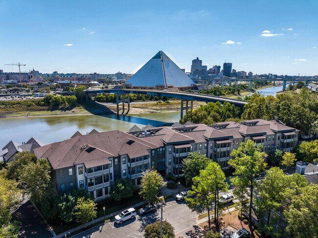 Foto del edificio - 680 Harbor Bend Rd