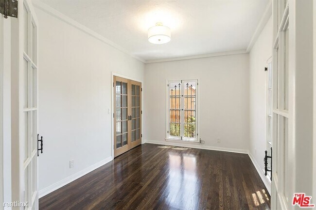 Building Photo - 3 br, 2 bath Condo - 5315 W 8th St