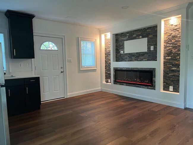 Building Photo - 6032 Clames Dr