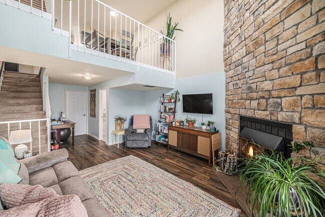 Foto del edificio - Aug 2025 - 2 Bedroom 1.5 Bathroom Townhome...