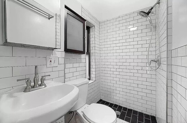 Building Photo - 207 Madison St
