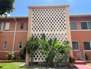 Building Photo - 3430 SW 10th St