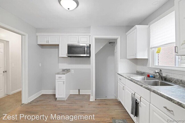 Building Photo - 3 br, 1 bath House - 15054 Hazelridge St