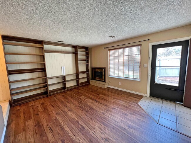 Foto del edificio - 8783 Yukon St