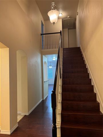 Building Photo - 1730 Cresthill Dr