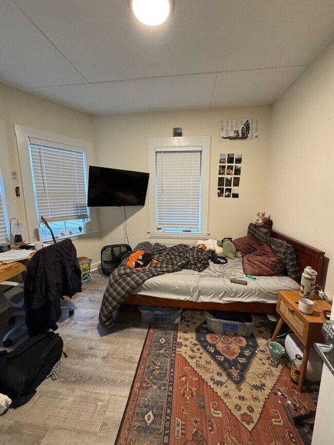 Foto del edificio - ALLSTON HOUSE FOR RENT ~ 6 BED/3 BATH ON SAWYER TERRACE FOR 9/1
