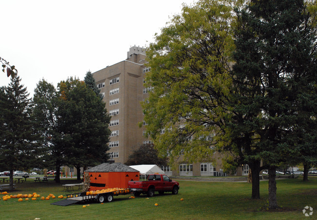 Building Photo - Stonequist Apartments