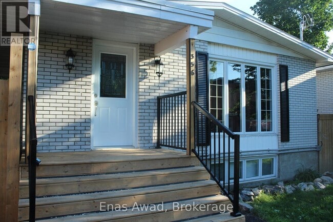 Building Photo - 356 Shakespeare St