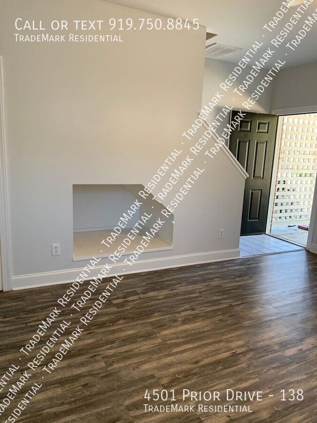 Building Photo - 1 Bedroom 1.5 Bathroom Townhouse Style Apa...