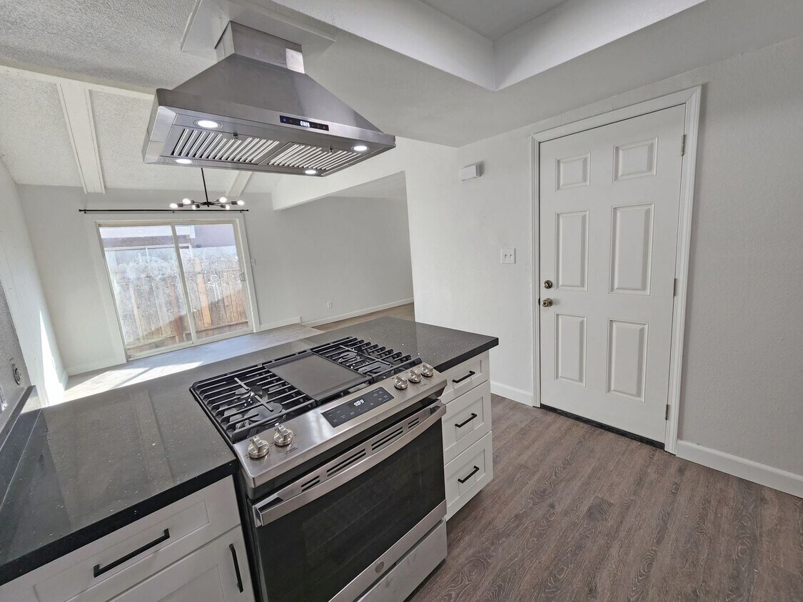 Foto principal - 1134-1134 Clinton Rd