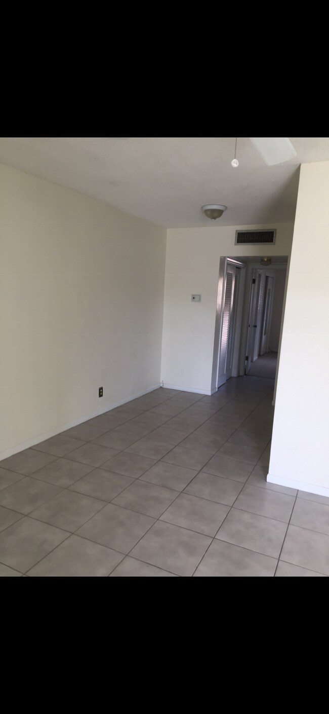 Dining Area and hallway - 521 NE 45th St