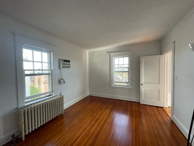 1 of 2 bedrooms - 621 Undercliff Ave