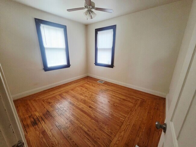 Foto del edificio - 3147 Evergreen Ave