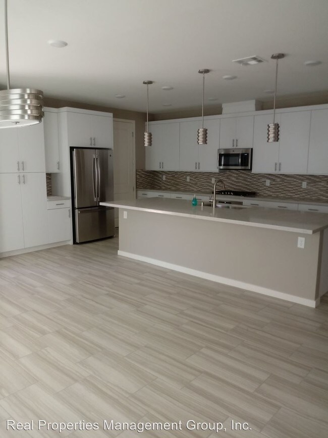 Foto del edificio - 2 br, 2 bath House - 4247 Sunrise Flats St