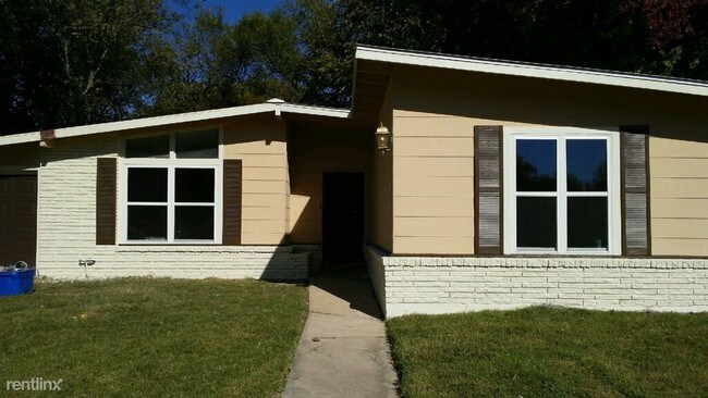 Building Photo - 119 Lakeshore Dr