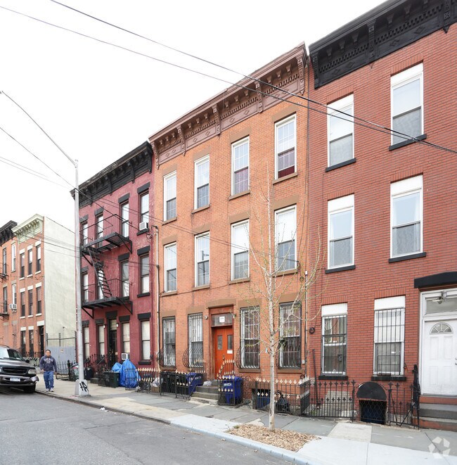 Foto del edificio - 663 Henry St