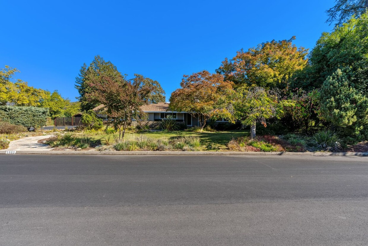 Primary Photo - 4 bed/ 3 bath Single-Family Home in Silver...