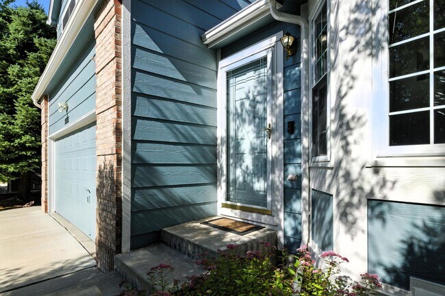 Building Photo - Beautiful, Well-Maintained 4 Bed/4 Bath Ho...