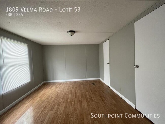 Foto del edificio - 1809 Velma Rd