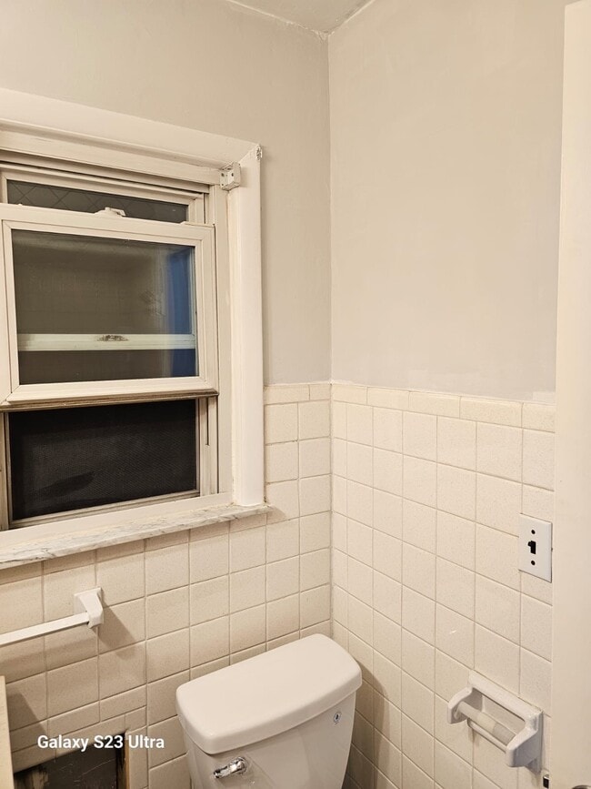 Bathroom - 302 Wallington Ave