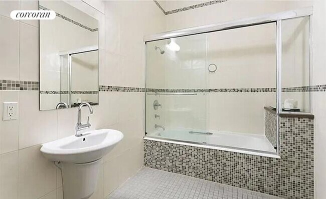 Foto del edificio - 275 Conover St