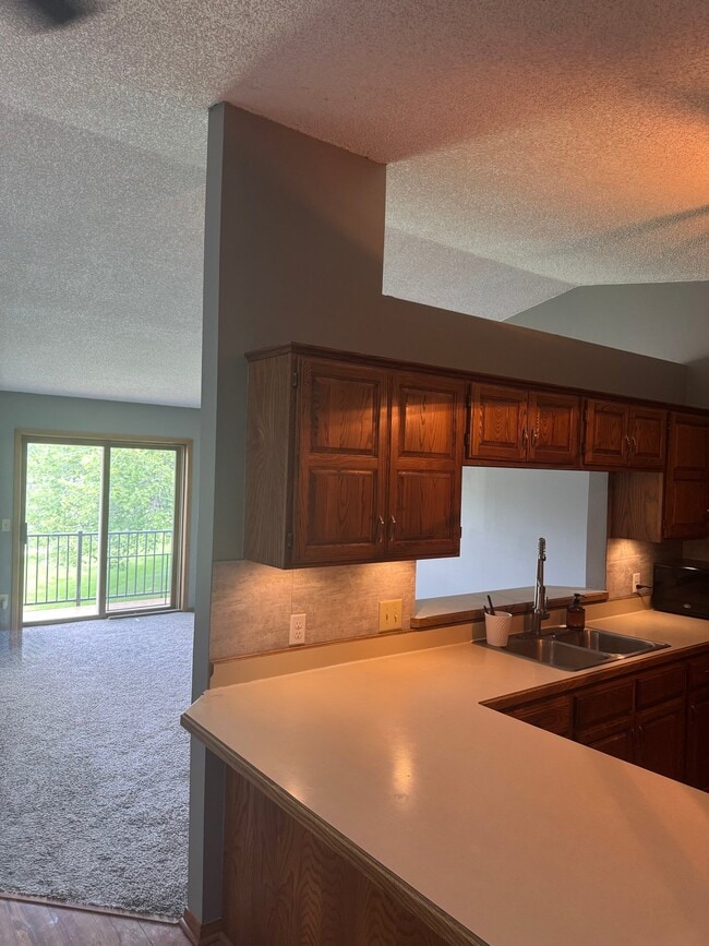 Building Photo - 11139 Edgewood Cir N