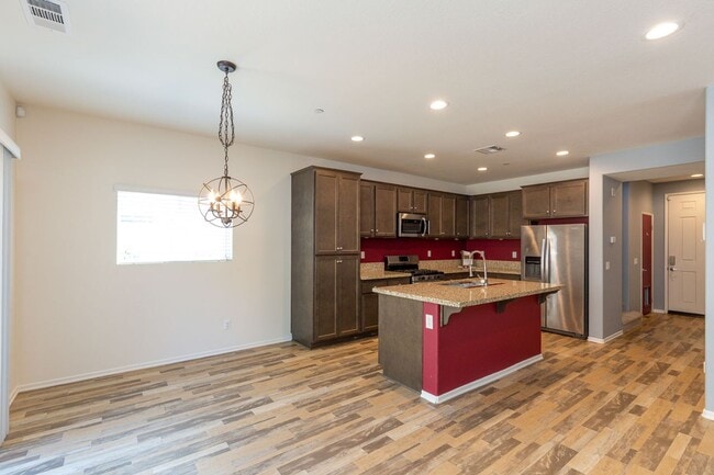 Building Photo - 4 Bed, 3 Bath - Fallbrook Single Family Home