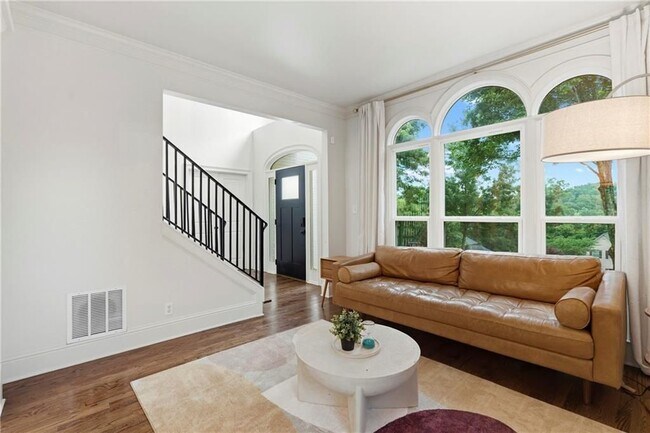 Foto del edificio - 4221 Willow Oak Dr