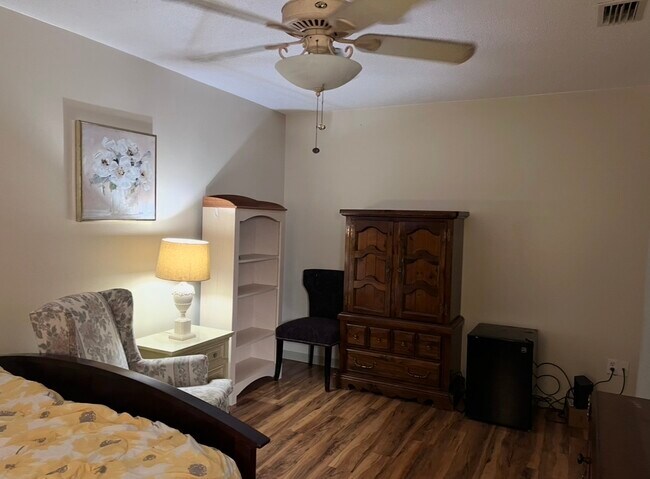 Foto del edificio - 22215 Oneida Ave