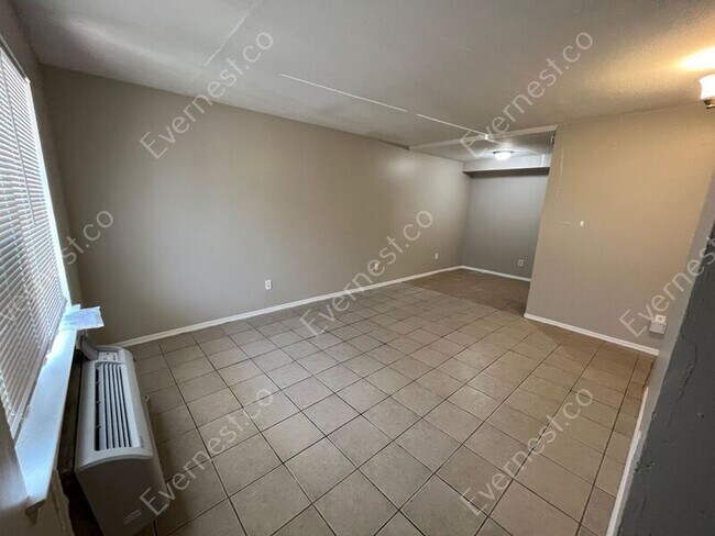 Foto del edificio - 925 Shallowford Rd