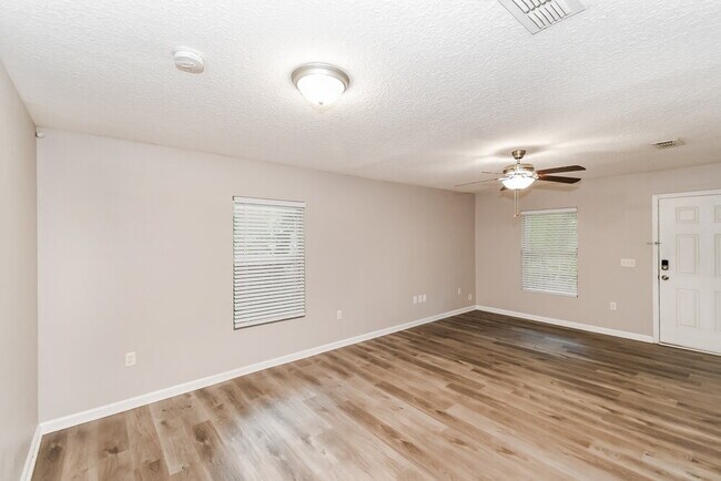 Foto del edificio - 2140 Thomas Ct