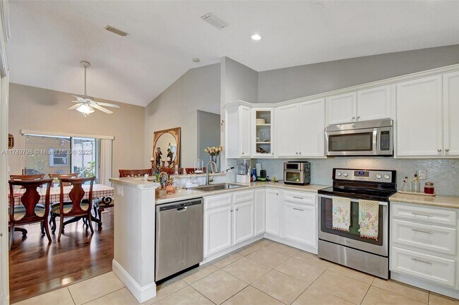 Foto del edificio - 303 E Riverbend Dr