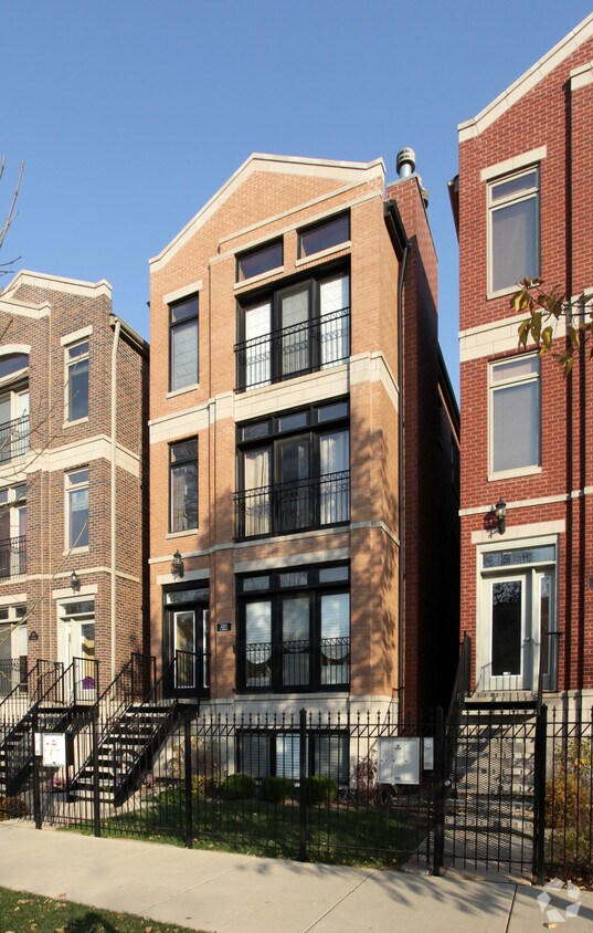 Foto principal - 3303 S Michigan Ave