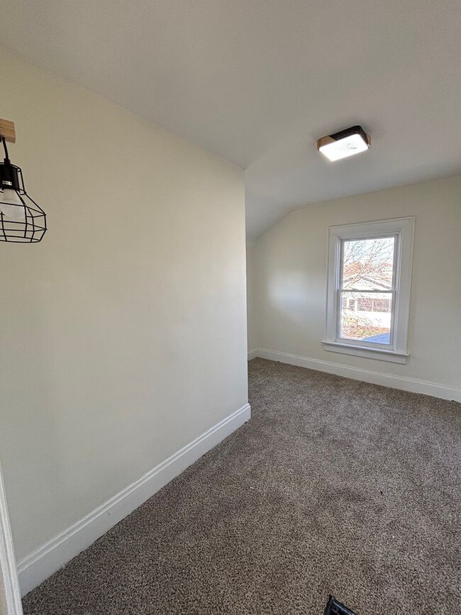 Building Photo - 3 Bedroom in Merion Village