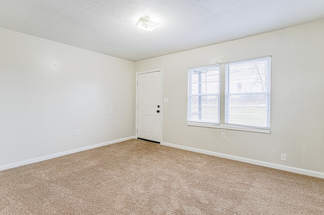 Building Photo - 1103 Hampton Avenue Ext