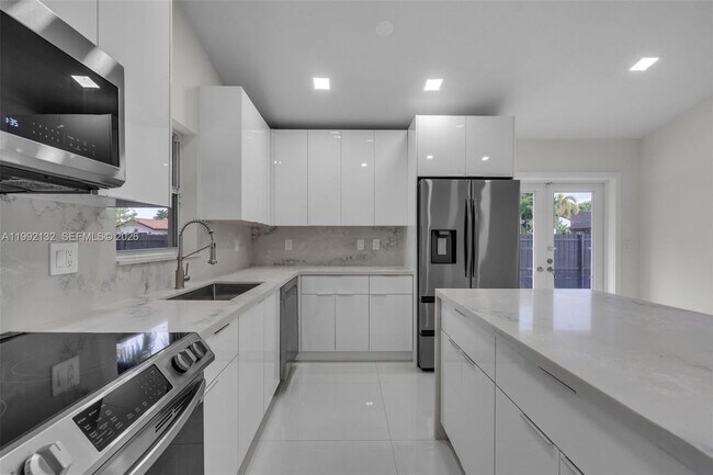 Building Photo - 803 NW 133rd Ct