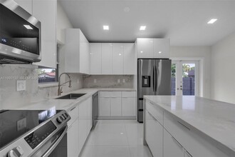 Building Photo - 803 NW 133rd Ct