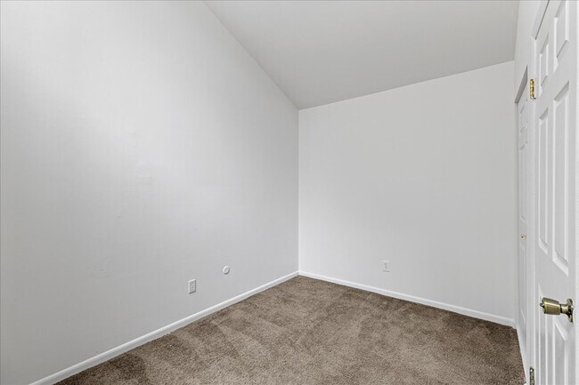 Foto del edificio - 703 Camelback Ct