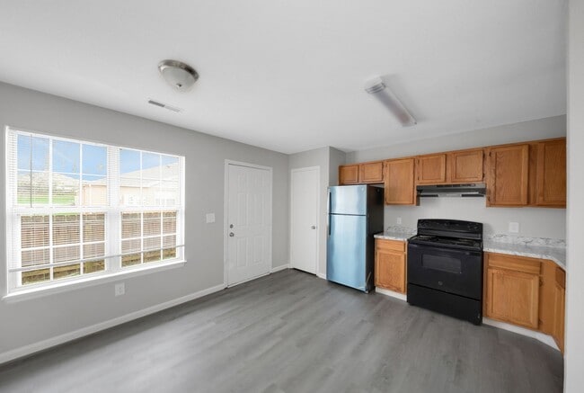 Building Photo - South Pointe Townhomes