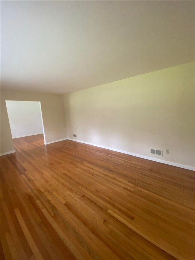 Foto del edificio - 1006 Ivanhoe Rd