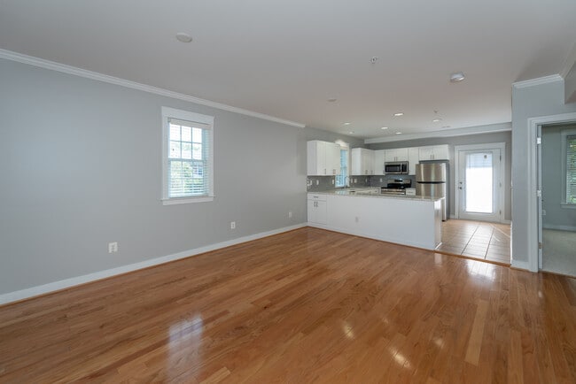 Building Photo - Malvern Manor Apartments