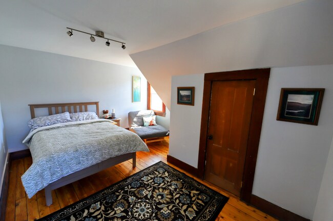 Third Floor Bedroom - 156 Barre St