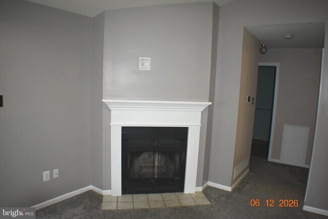 Foto del edificio - 32 Basswood Ct