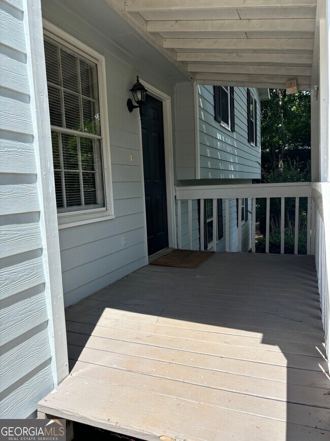 Building Photo - 215 Freestone Dr