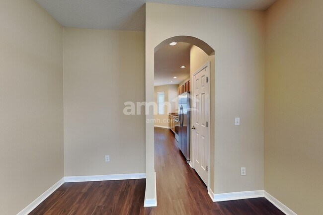 Foto del edificio - 3124 Shady Lily Ln