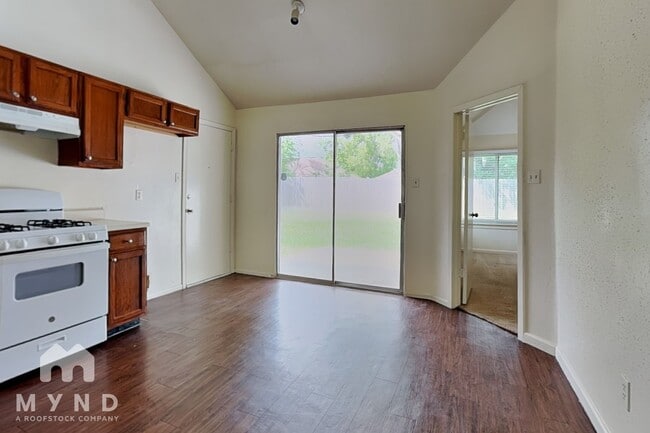 Foto del edificio - 10002 Green Valley Ln