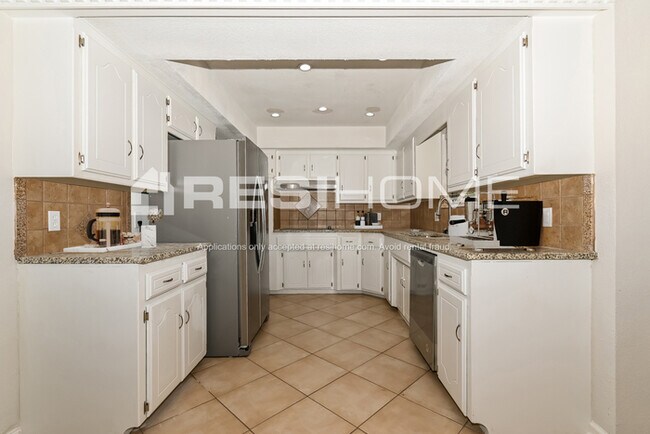 Foto del edificio - 7336 Roxboro Dr